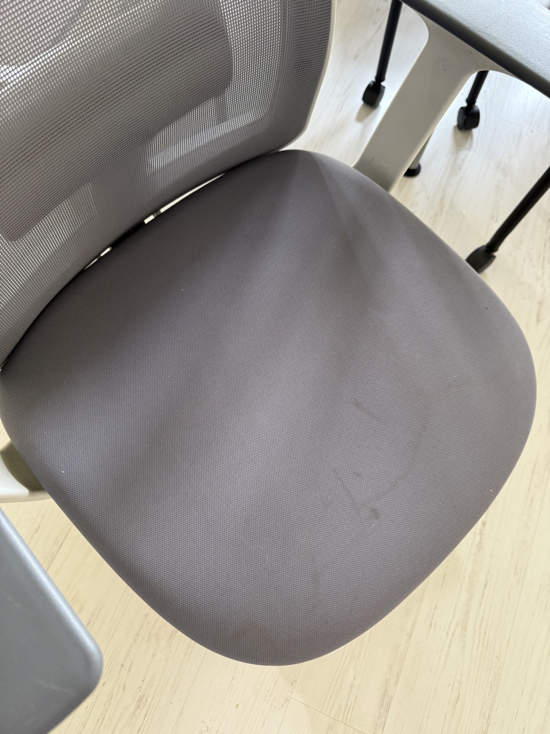 Gray Mesh Office Chair - photo 3