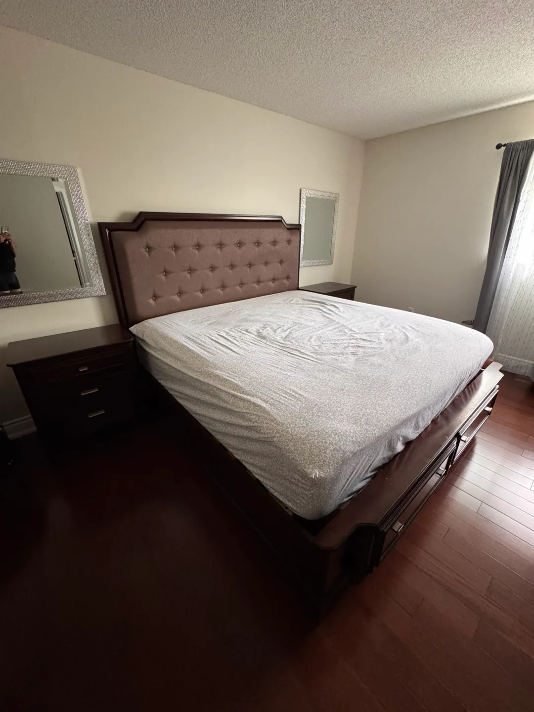 King Size Bedroom Set thumbnail