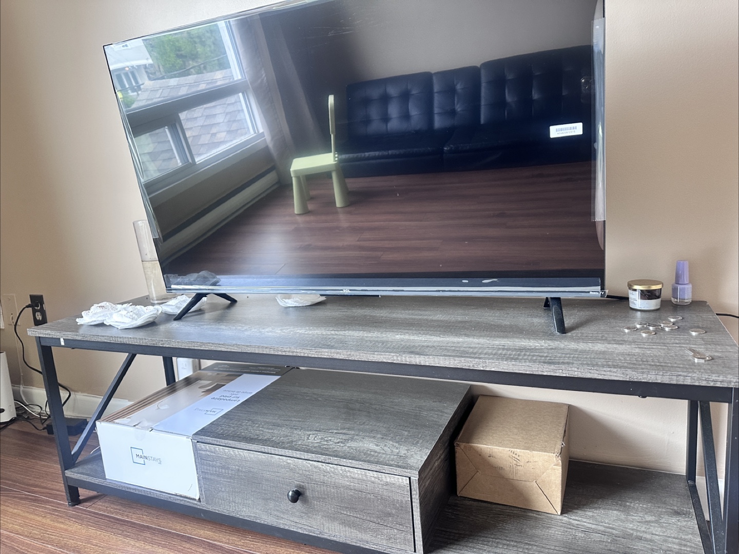 Entertainment Unit with TV - photo 3