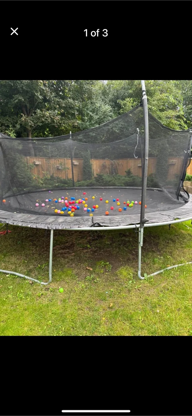 Trampoline with enclosure and balls image indicator(3)