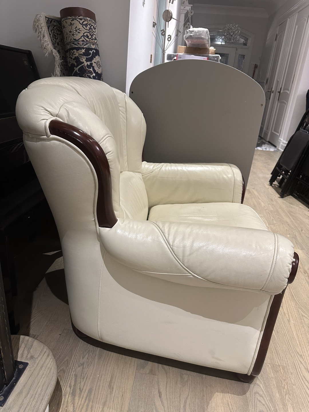 Cream Leather Armchair - photo 2