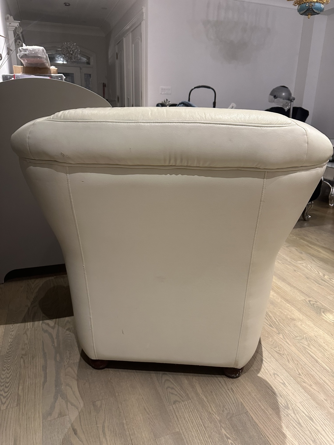 Cream Leather Armchair - photo 3