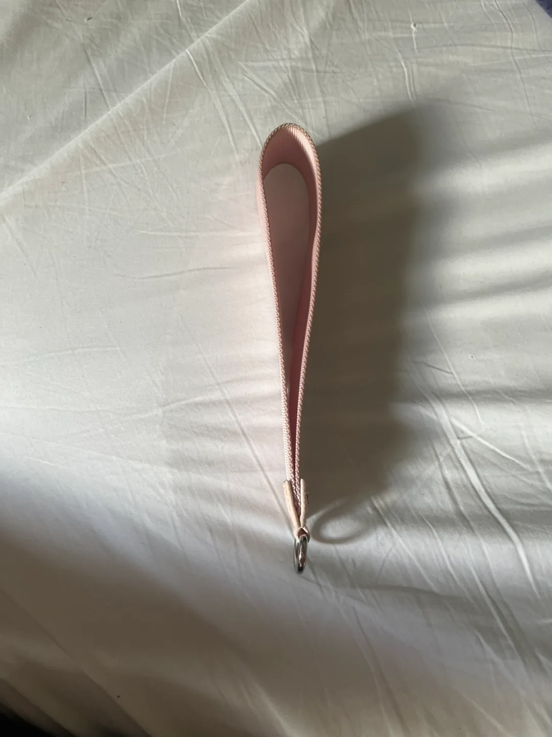 Pink lululemon Keychain image indicator(3)