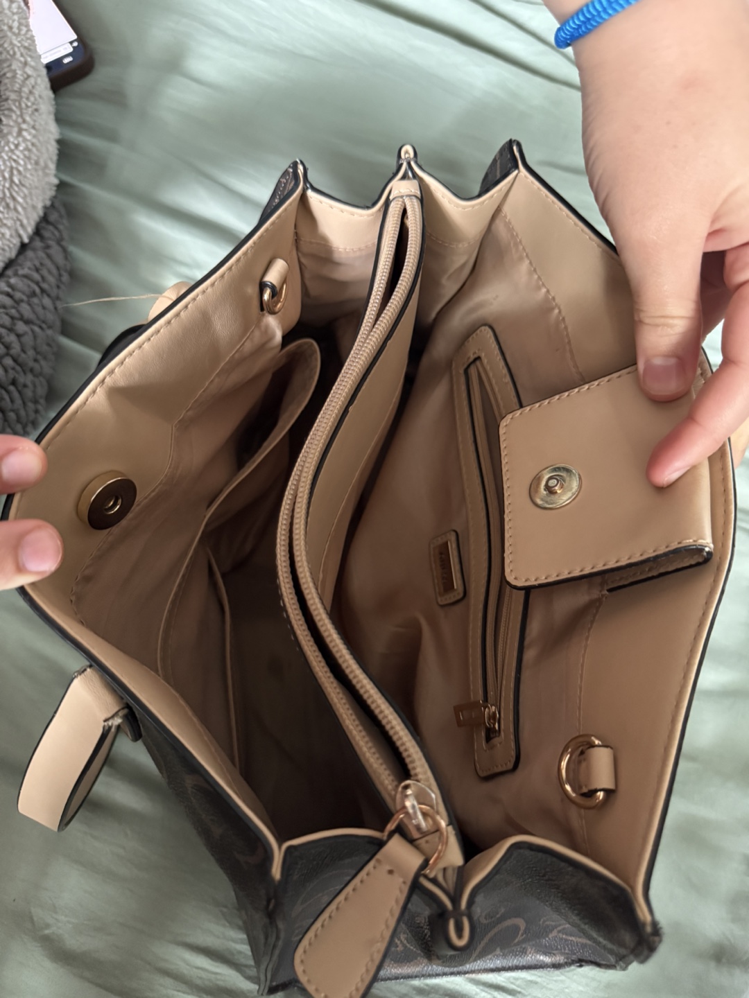 Guess purses - photo 3