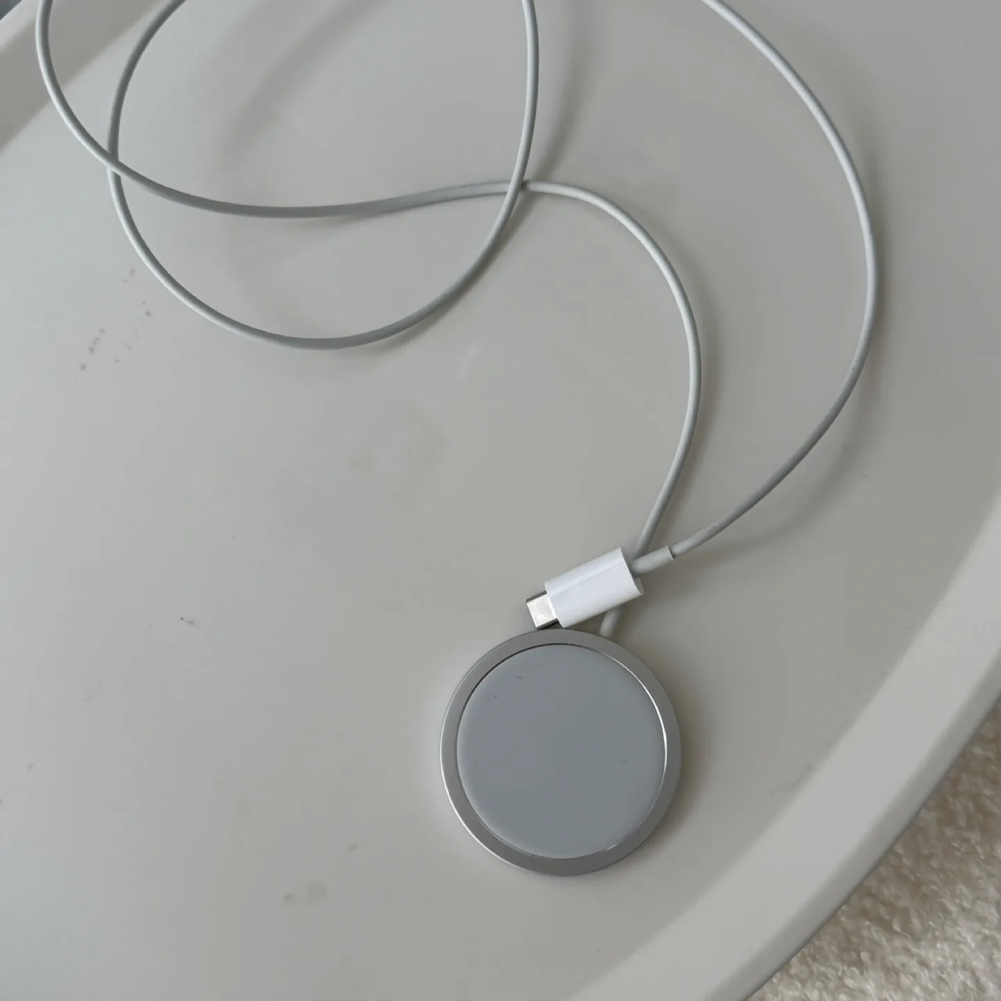 Apple Magsafe charger thumbnail