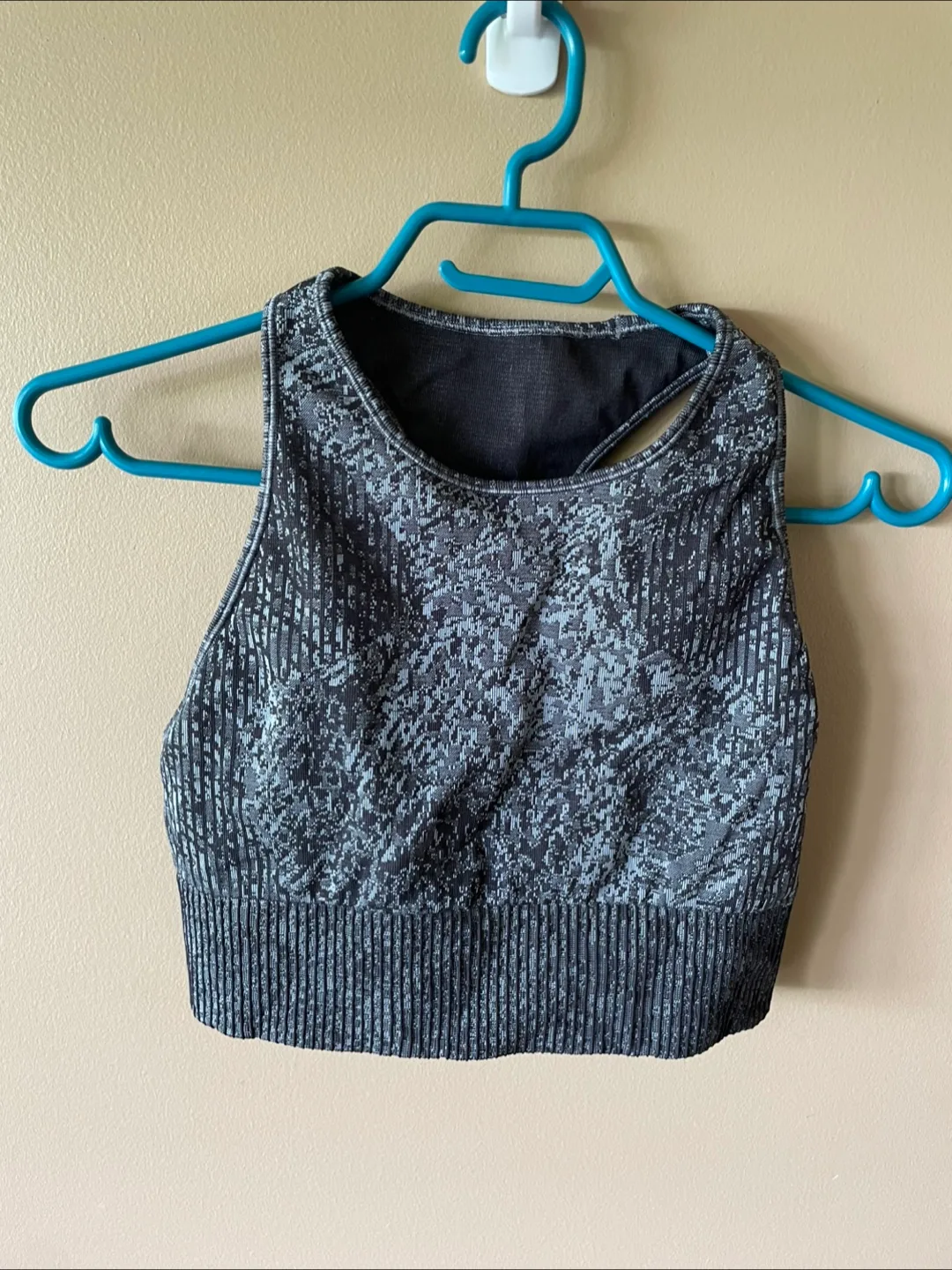 Lululemon sports bra thumbnail