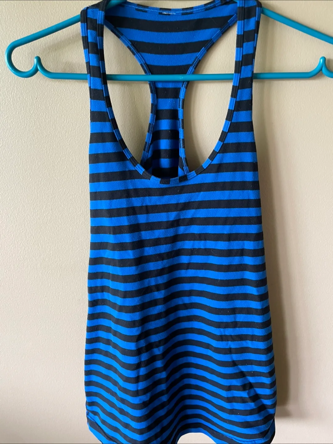 Lululemon tank thumbnail