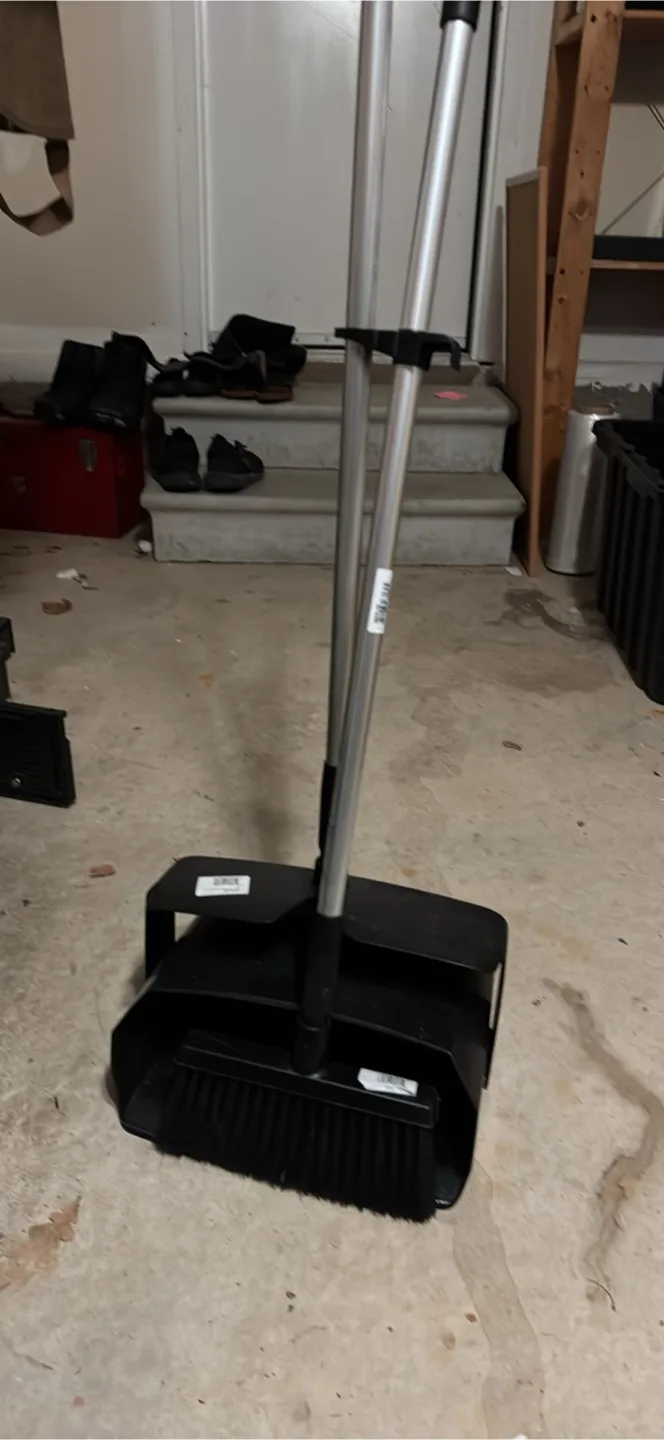 Broom and Dustpan Set image indicator(2)