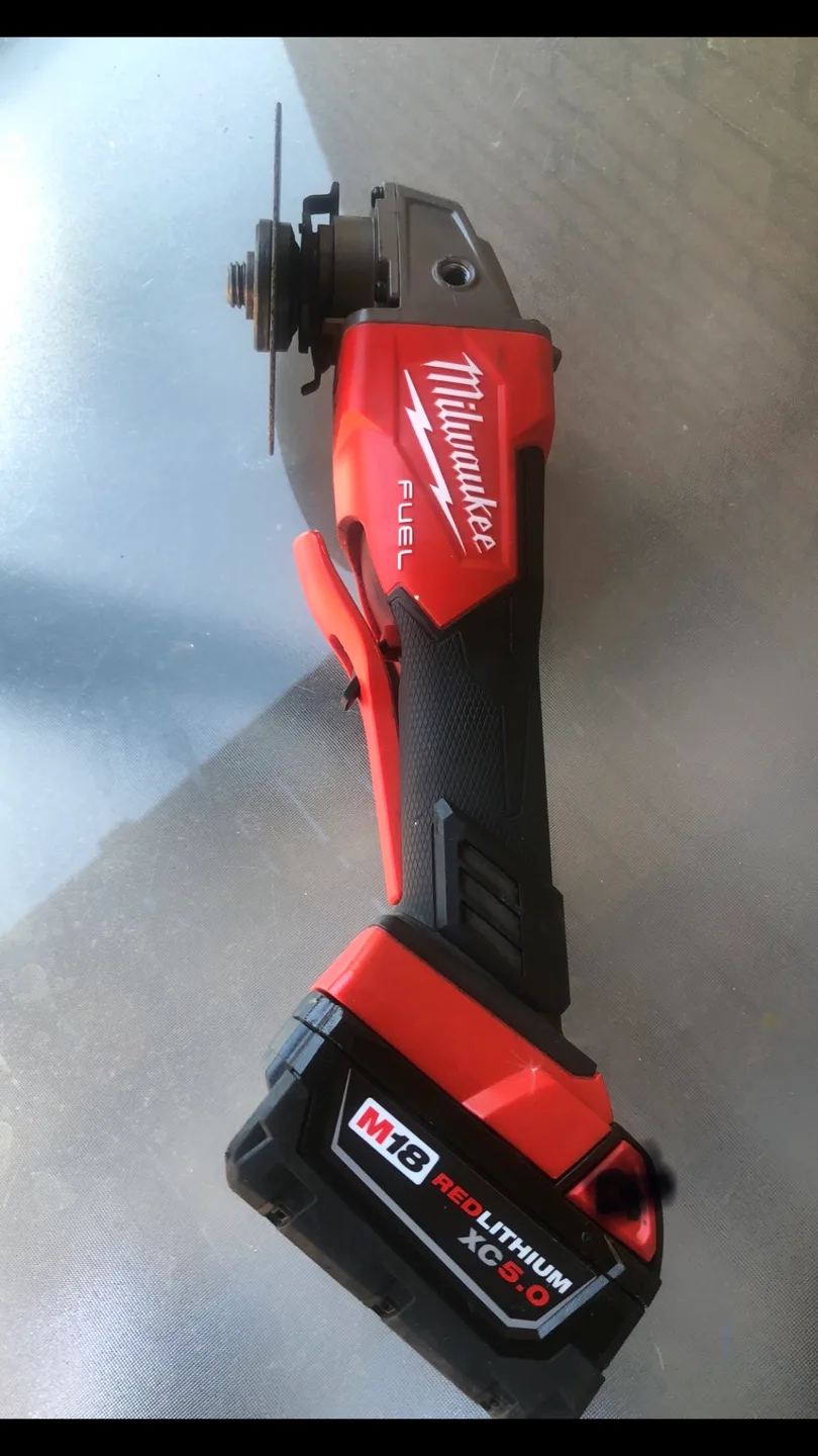 Milwaukee Angle Grinder image indicator(2)