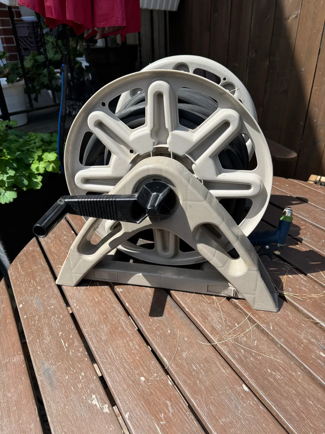 50 ft Rubber Hose and Garden Hose Reel image indicator(3)