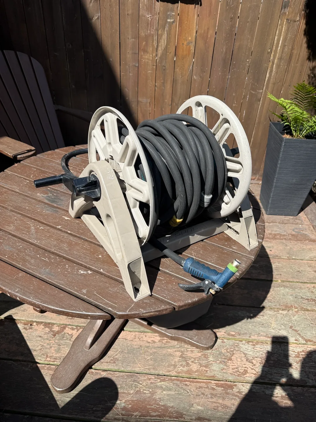 50 ft Rubber Hose and Garden Hose Reel image indicator(2)
