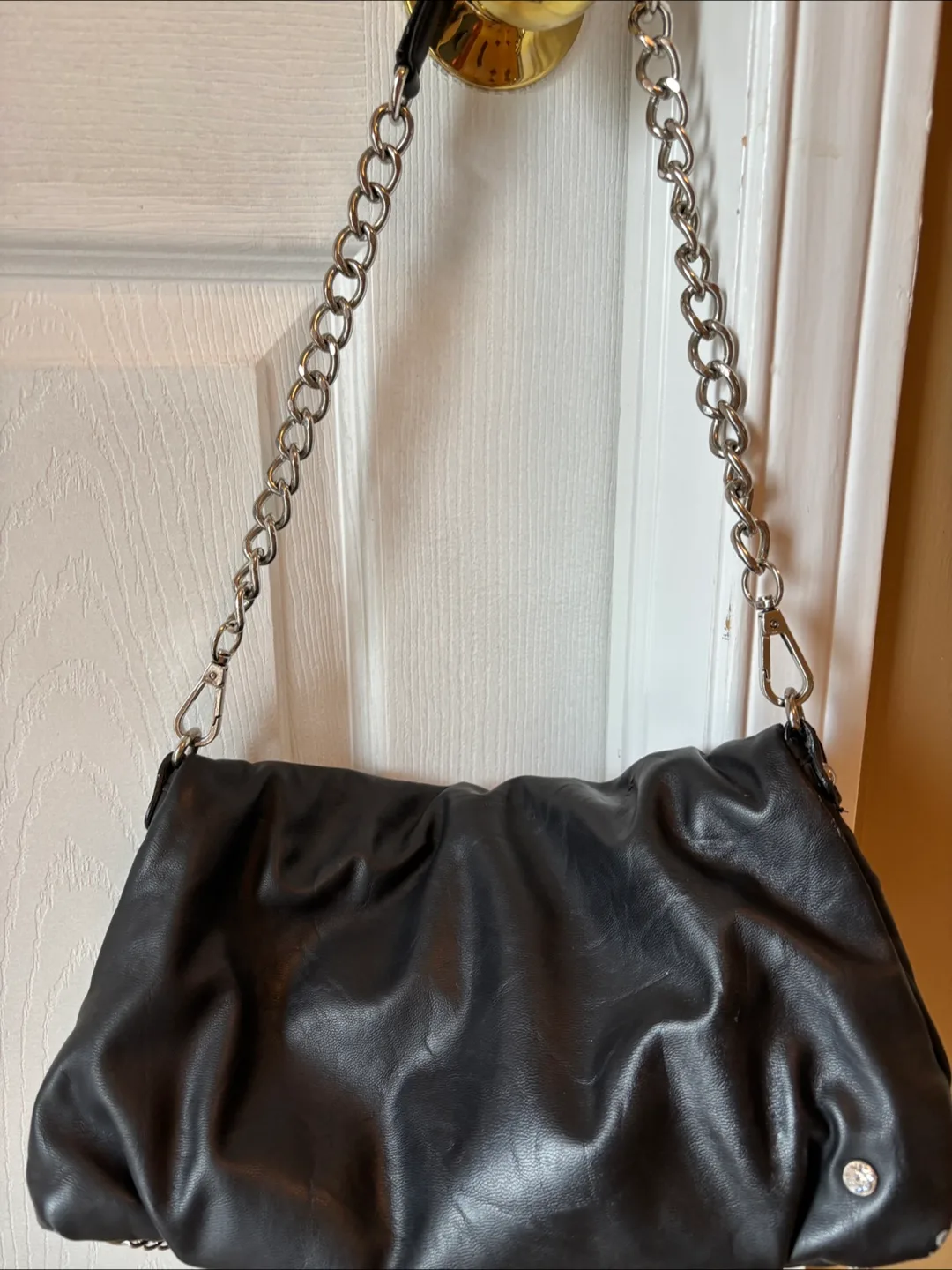 Buffalo Black Purse with Chain Strap image indicator(3)