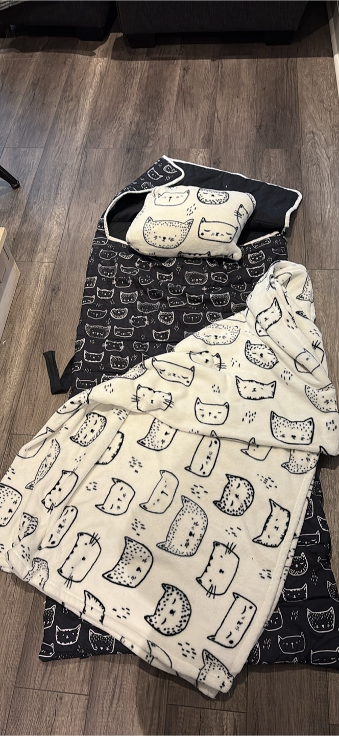 Adorable Cat Print sleep set