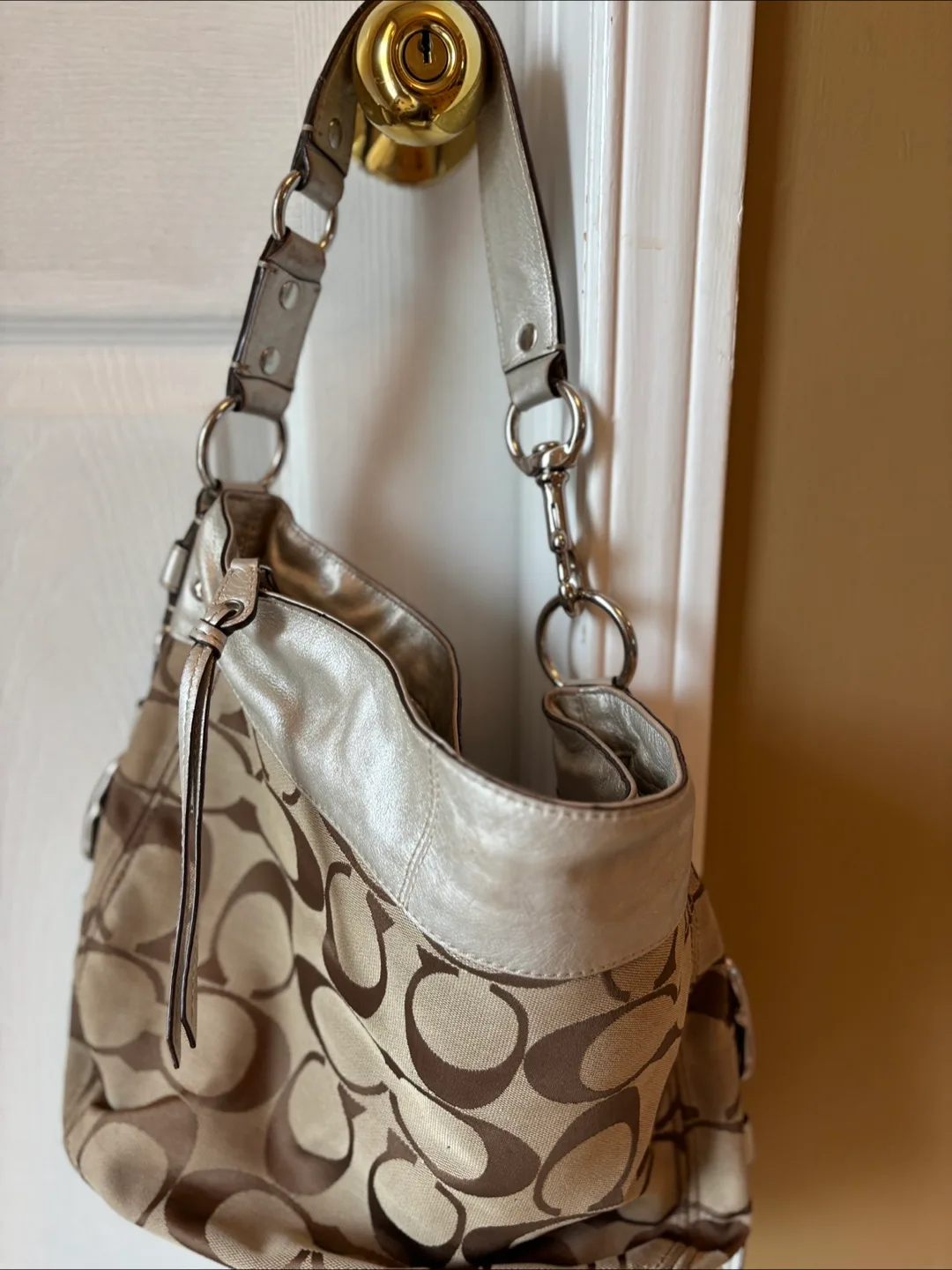 Coach Hobo Shoulder Bag image indicator(2)