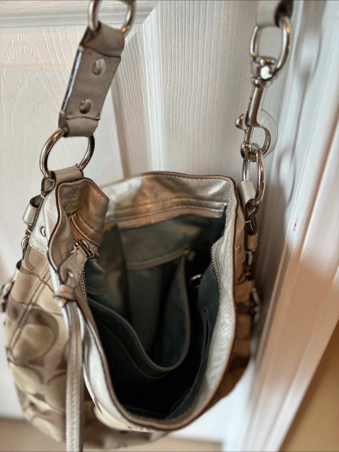 Coach Hobo Shoulder Bag image indicator(4)