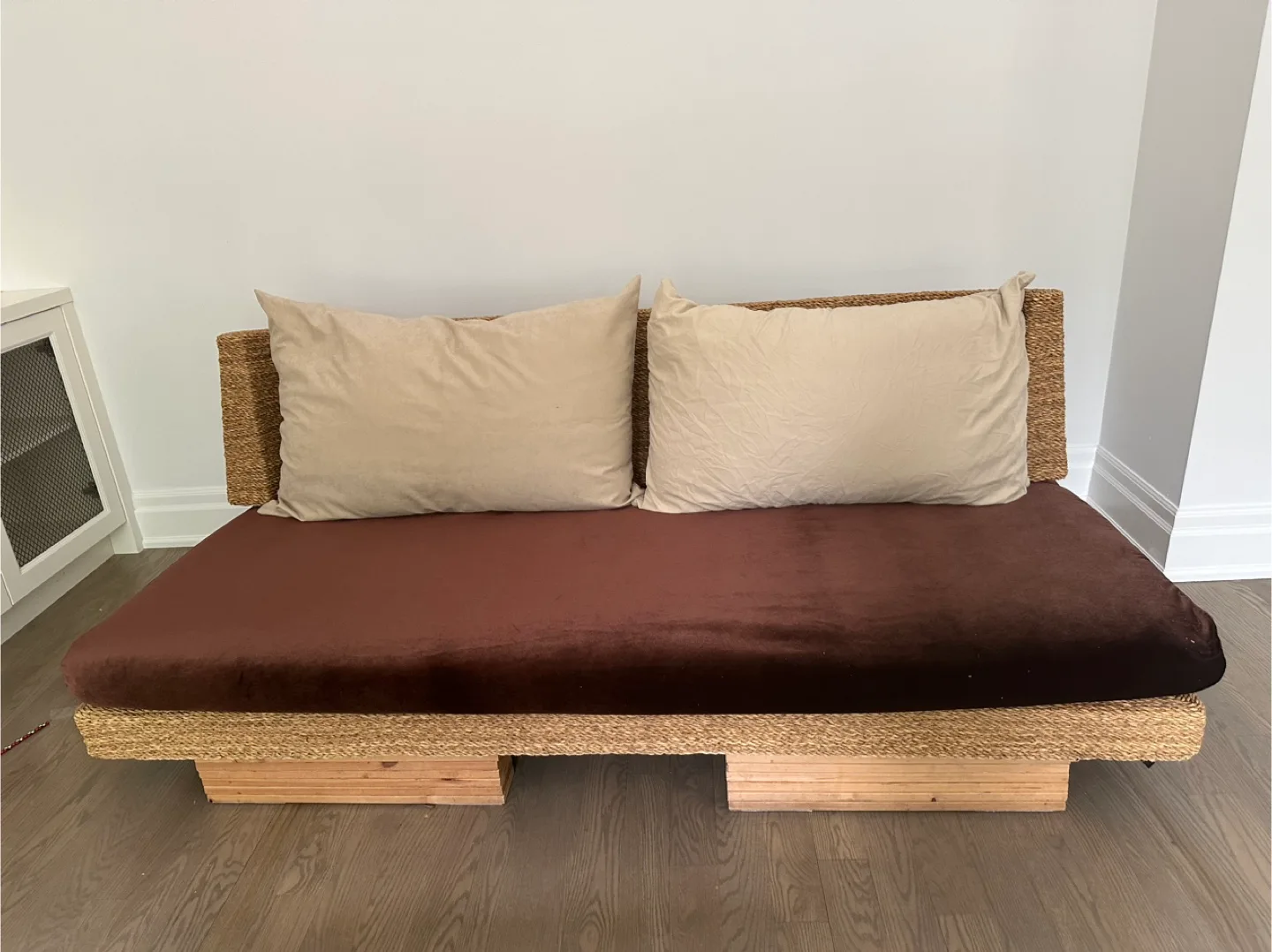 Stylish sofa with pillows image indicator(2)