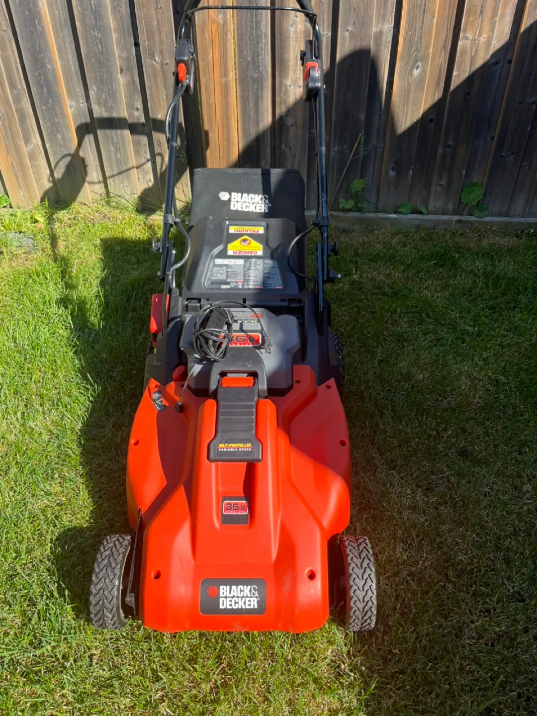 BLACK+DECKER Cordless Lawn Mower thumbnail