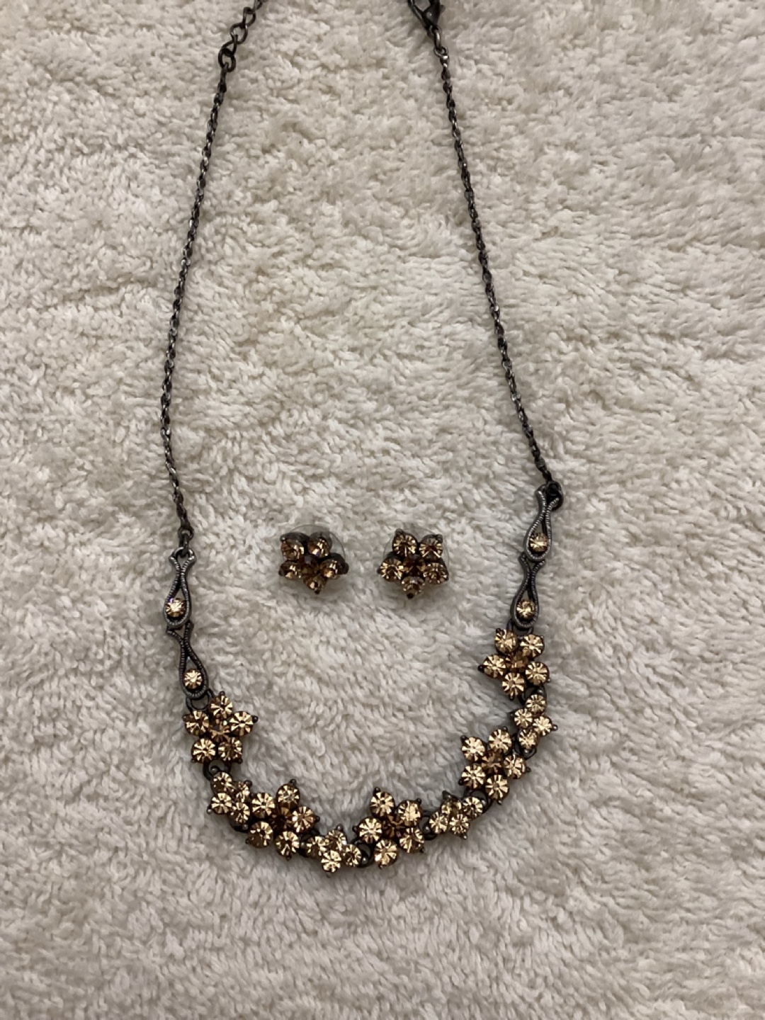 ANTIQUE LOOK NECKLACE/EARRINGS SET
