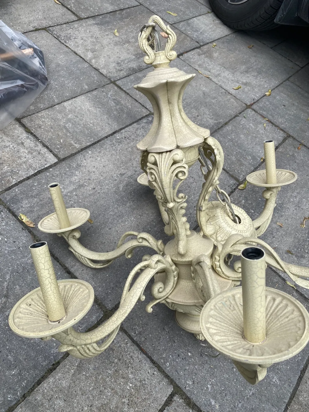 Ornate Off-White Chandelier image indicator(2)