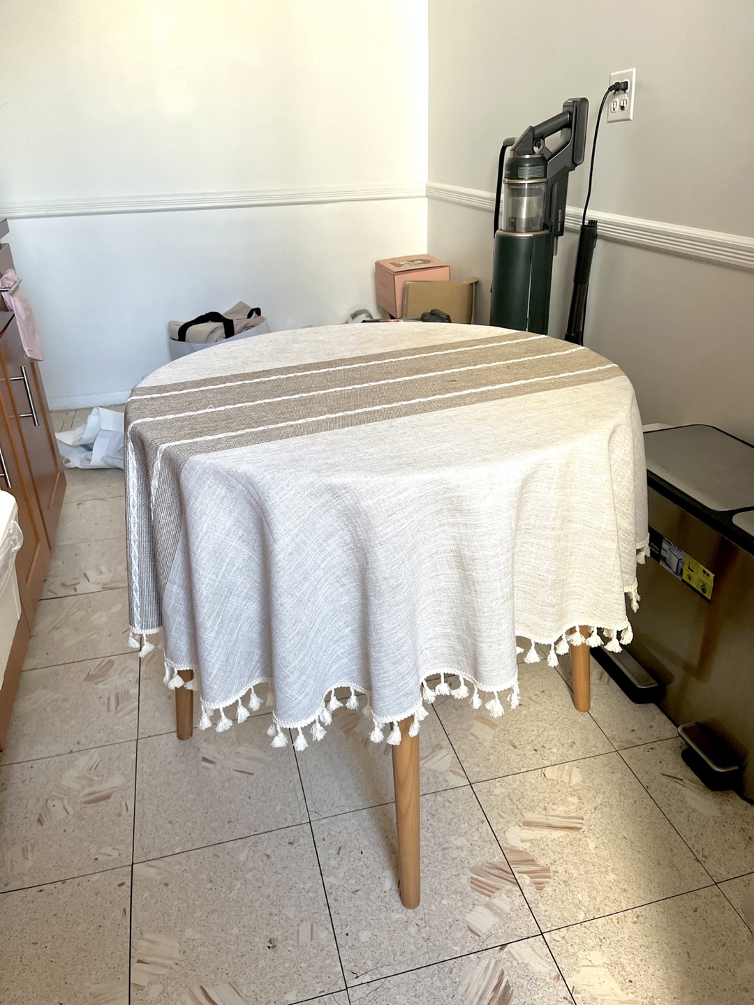 Round dining table (+free tablecloth) - photo 2