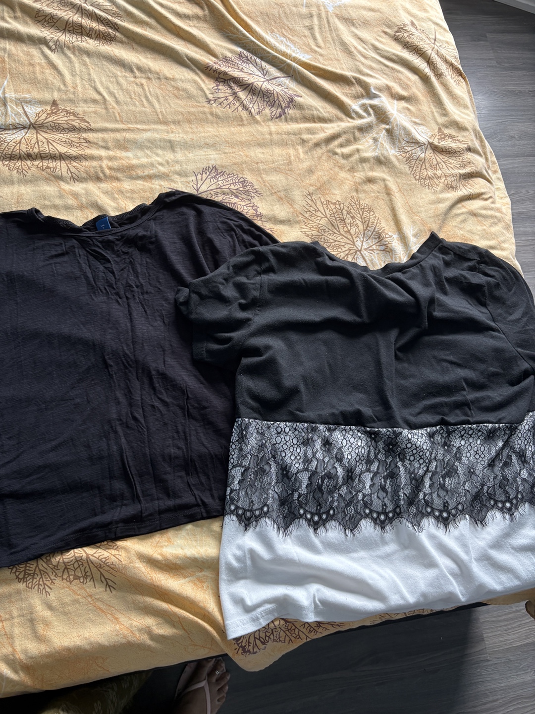 Variety of women's clothing - photo 3