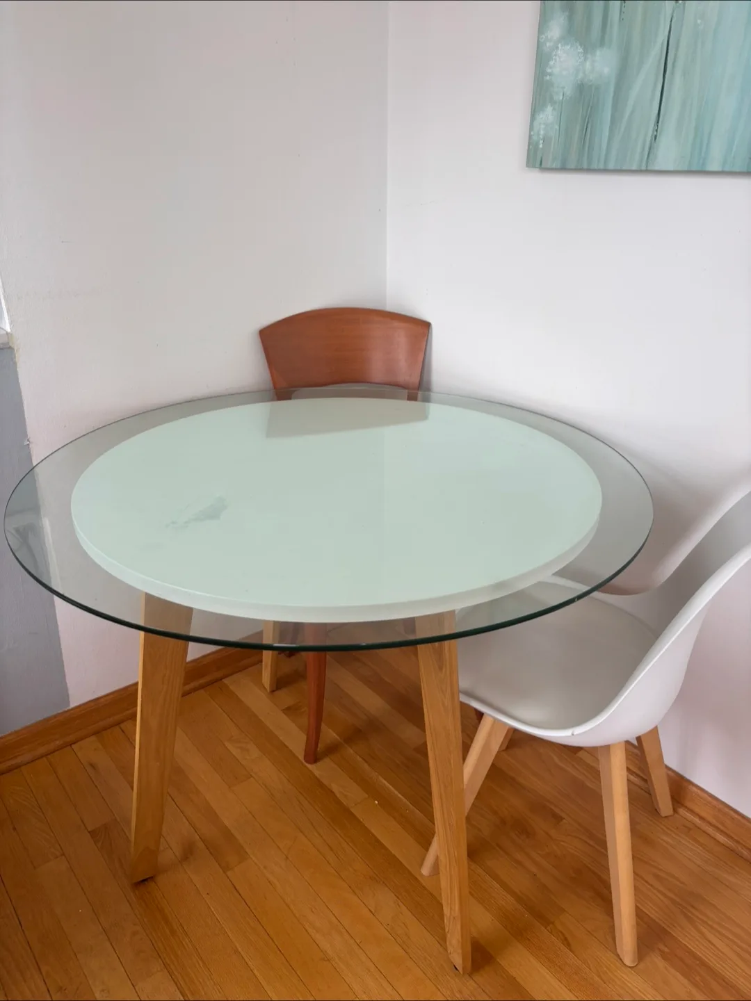 Round Table with 2 Chairs thumbnail