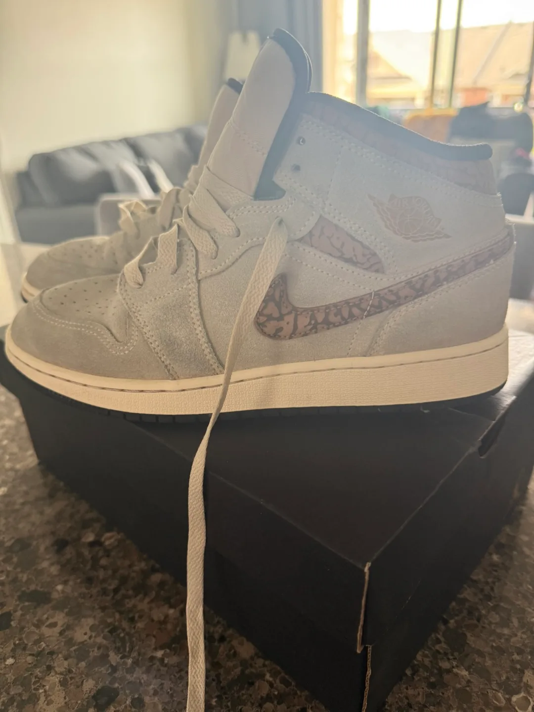 Jordan 1 Mid Sneakers image indicator(2)