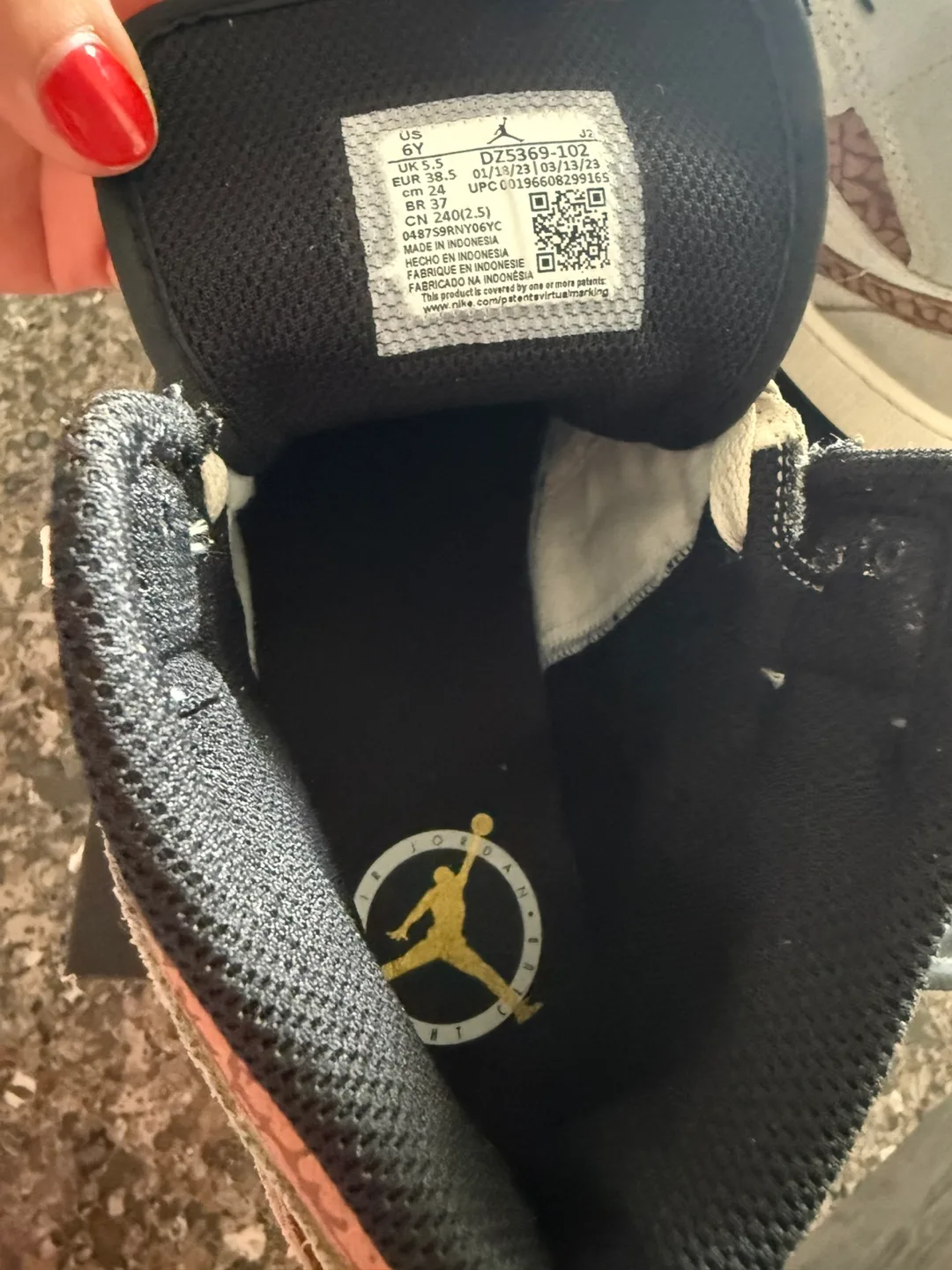 Jordan 1 Mid Sneakers image indicator(3)