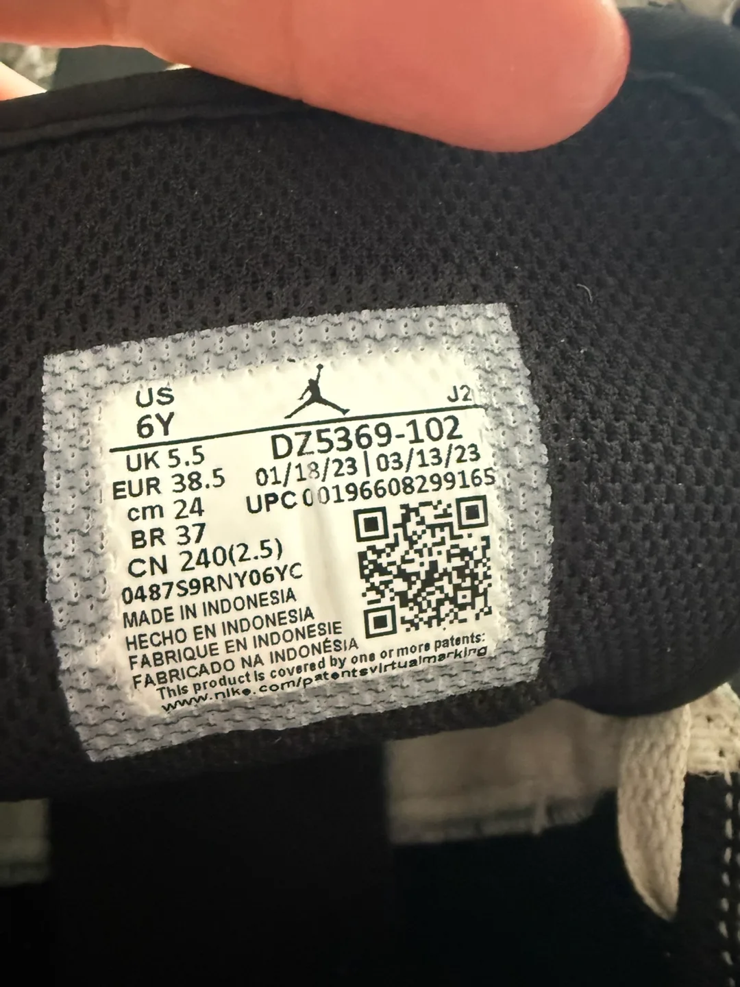Jordan 1 Mid Sneakers image indicator(4)