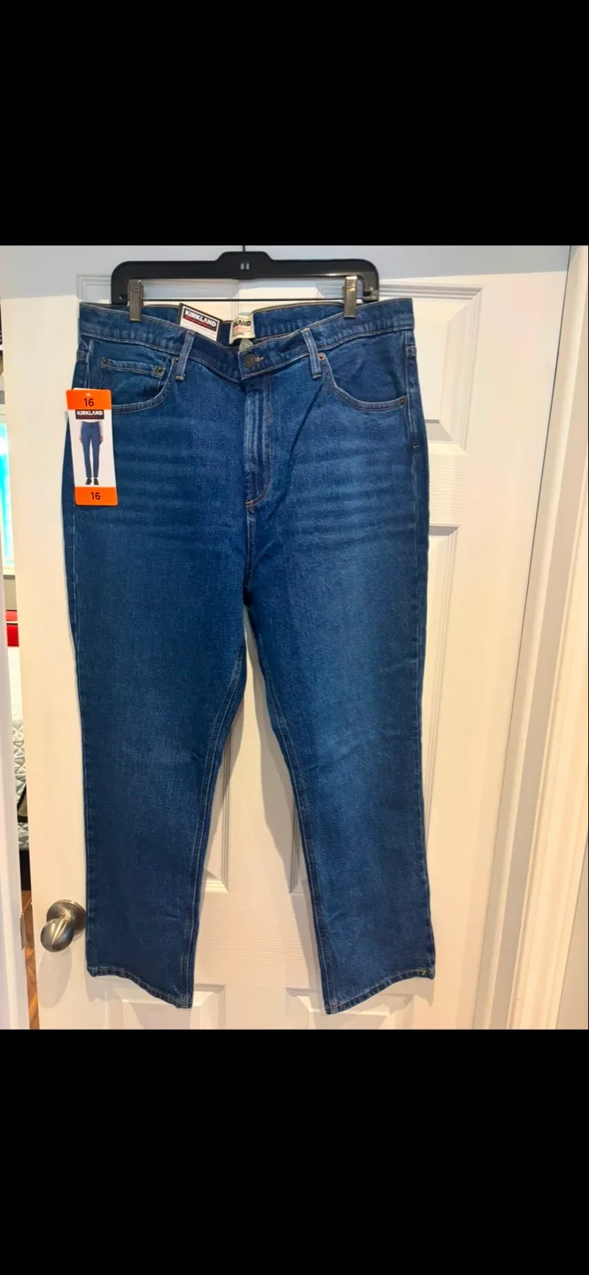 Kirkland Signature High-Rise Straight Jeans - Size 16 image indicator(3)