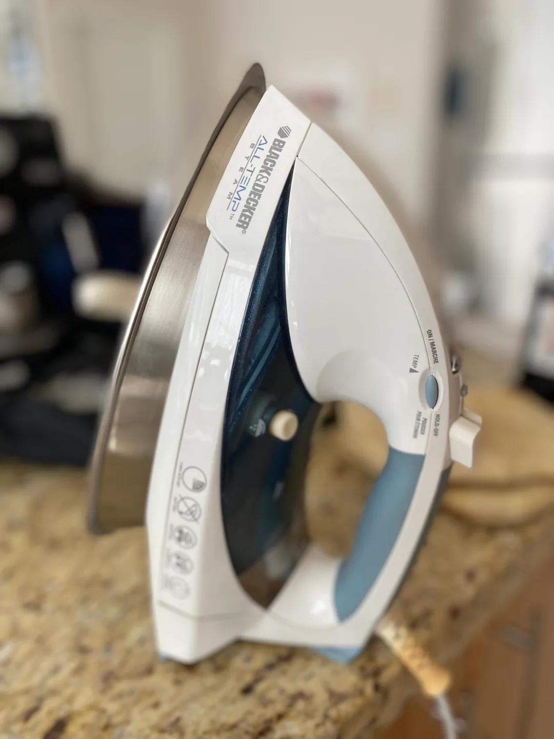 Black & Decker Iron thumbnail