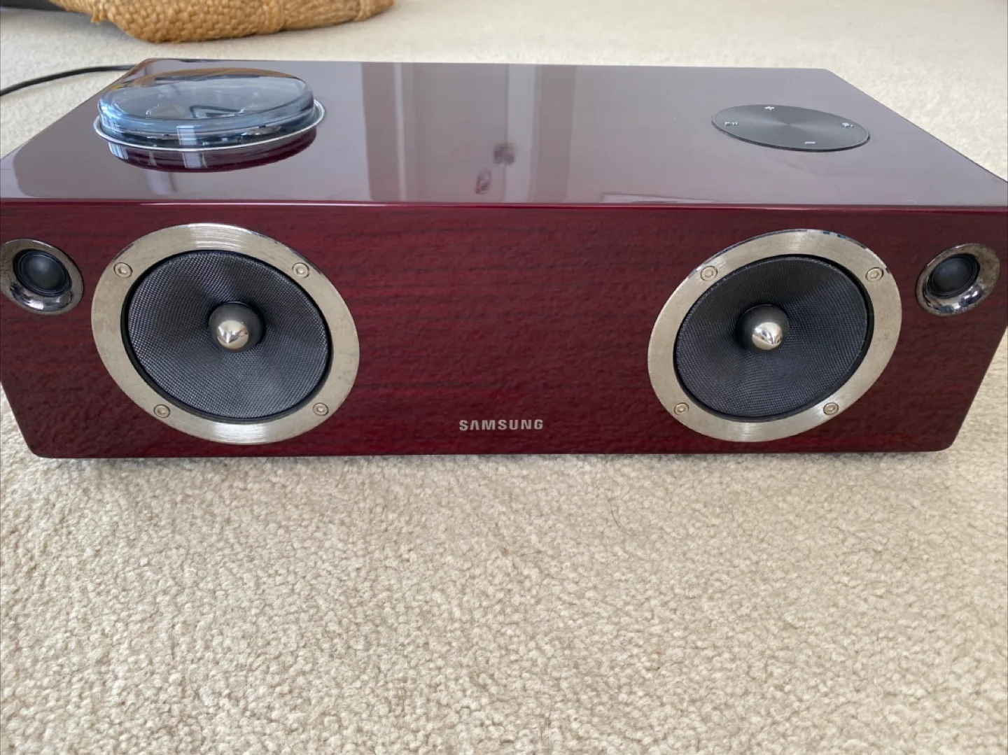 Samsung Wifi/Bluetooth Dual Docking Speaker thumbnail