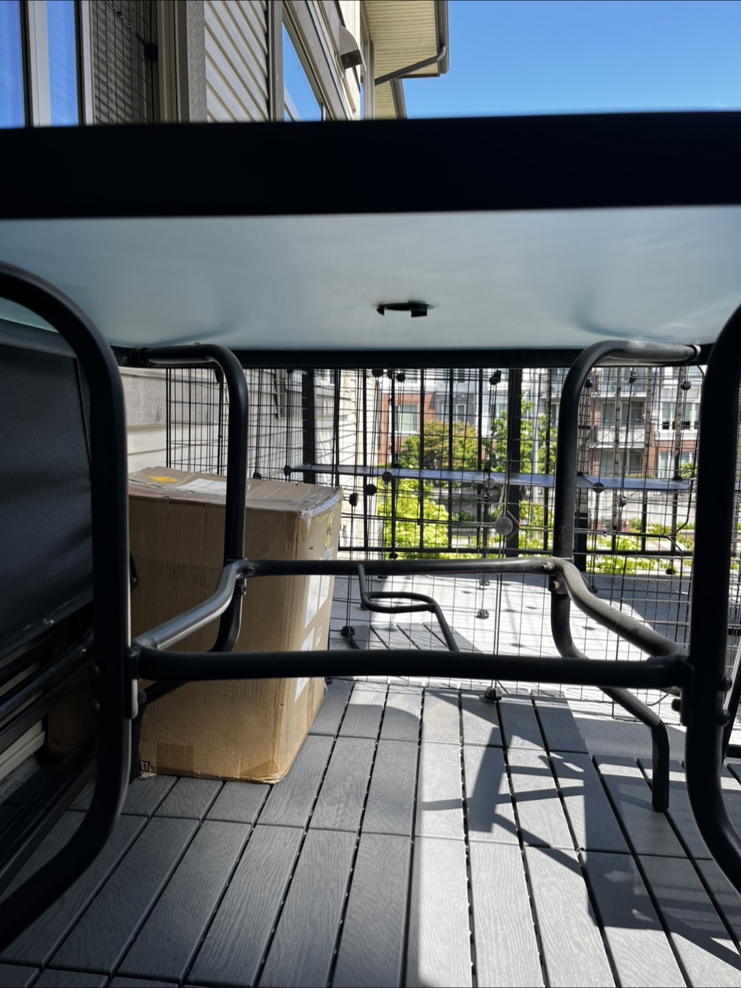 Outdoor patio table with four foldable chairs - photo 4