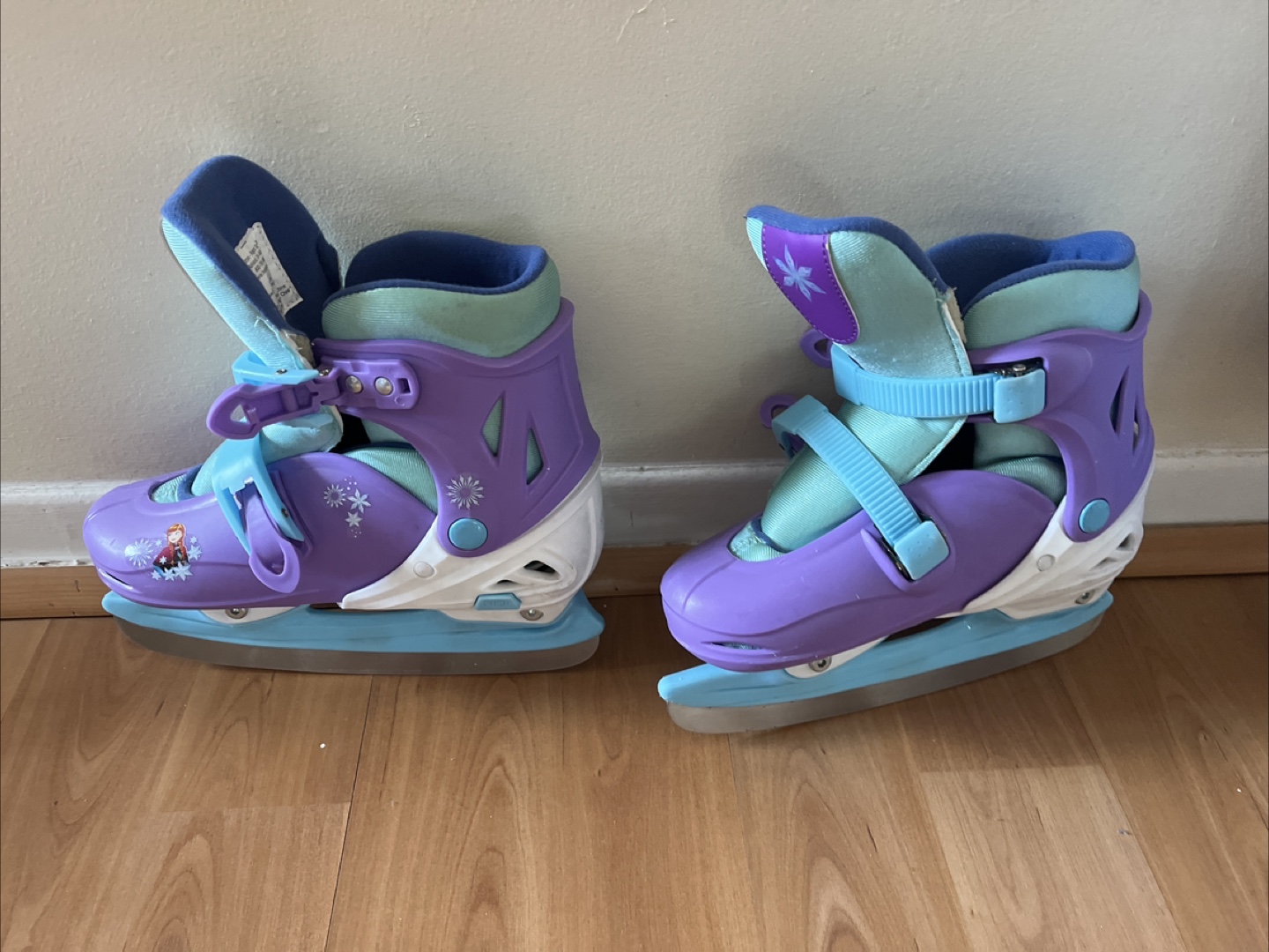 Disney Frozen Adjustable Ice Skates