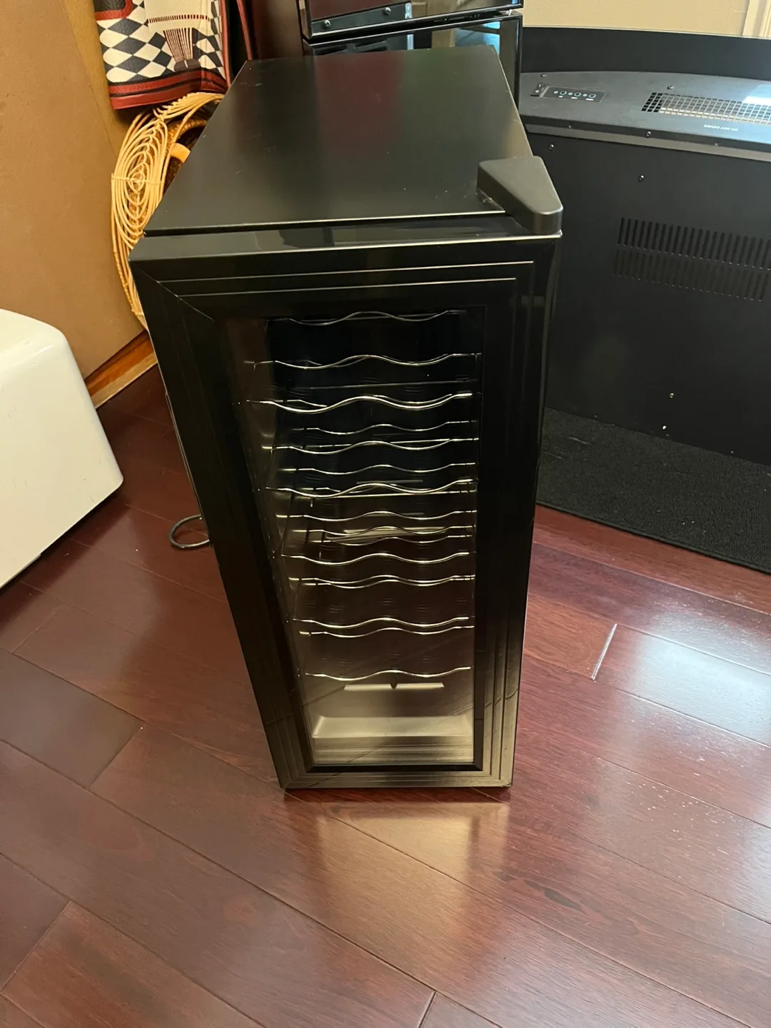 Wine Cellar / Cellier de vin image indicator(4)