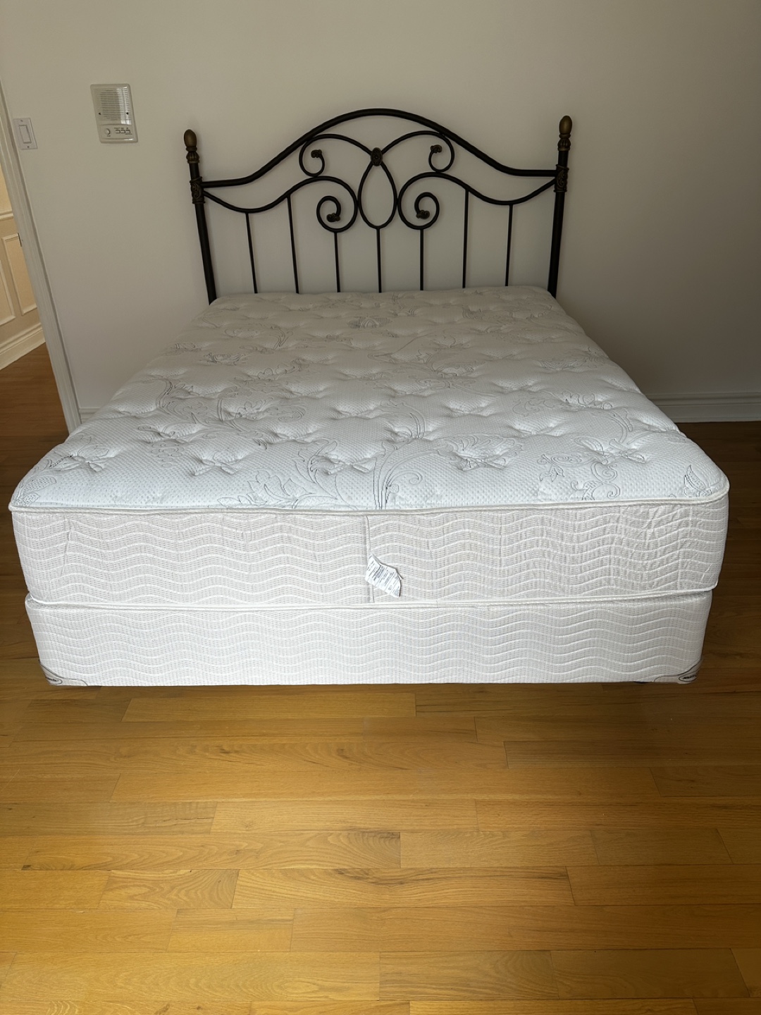 Queen Size Bed Frame and Mattress - photo 3