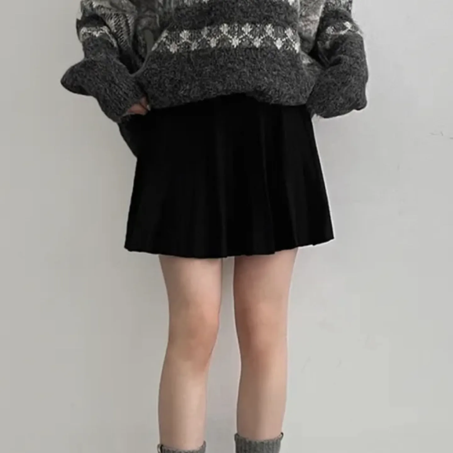 Pleated Knit Skirt (black/grey) image indicator(2)