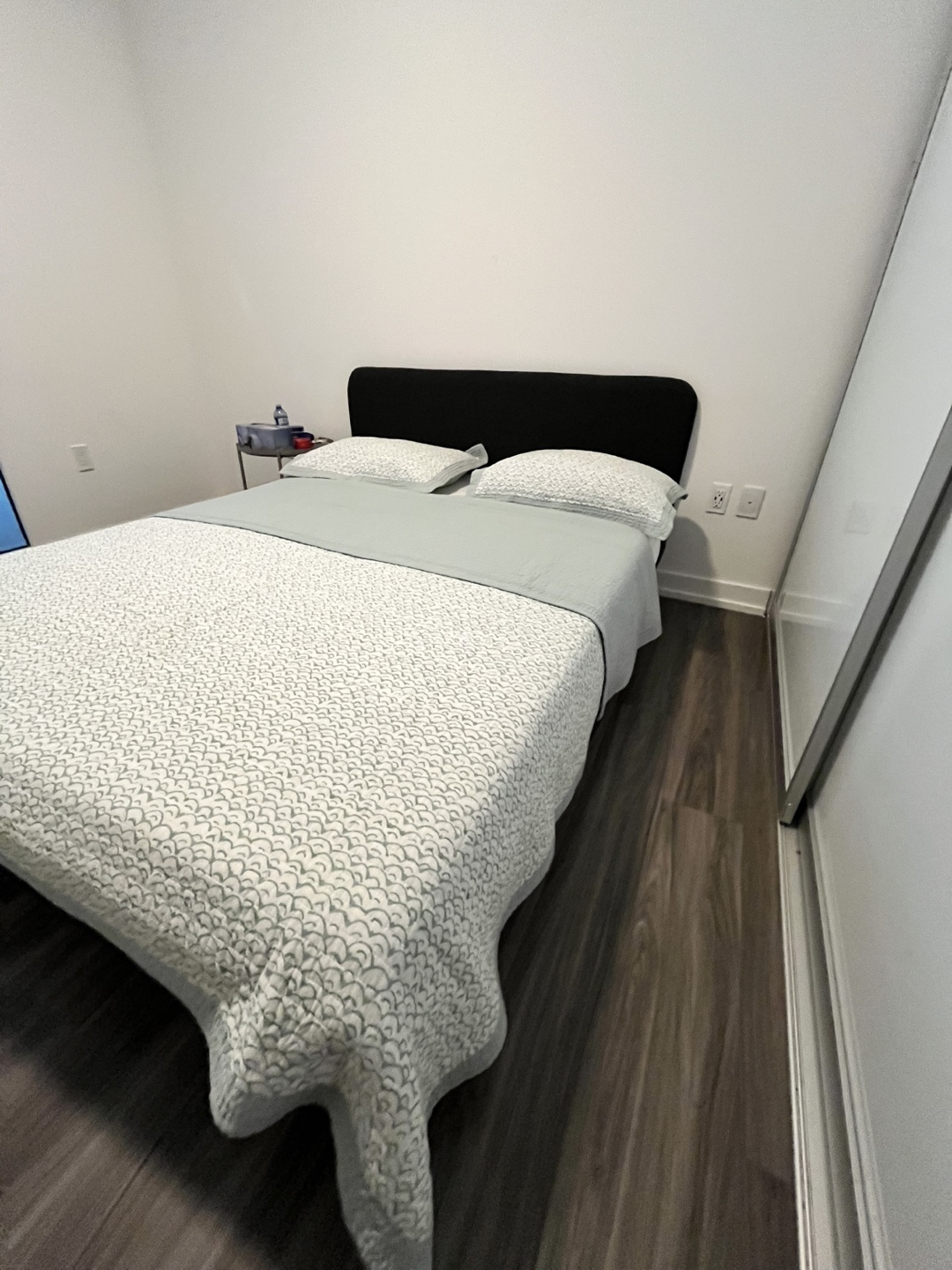 Queen -Size Bed
