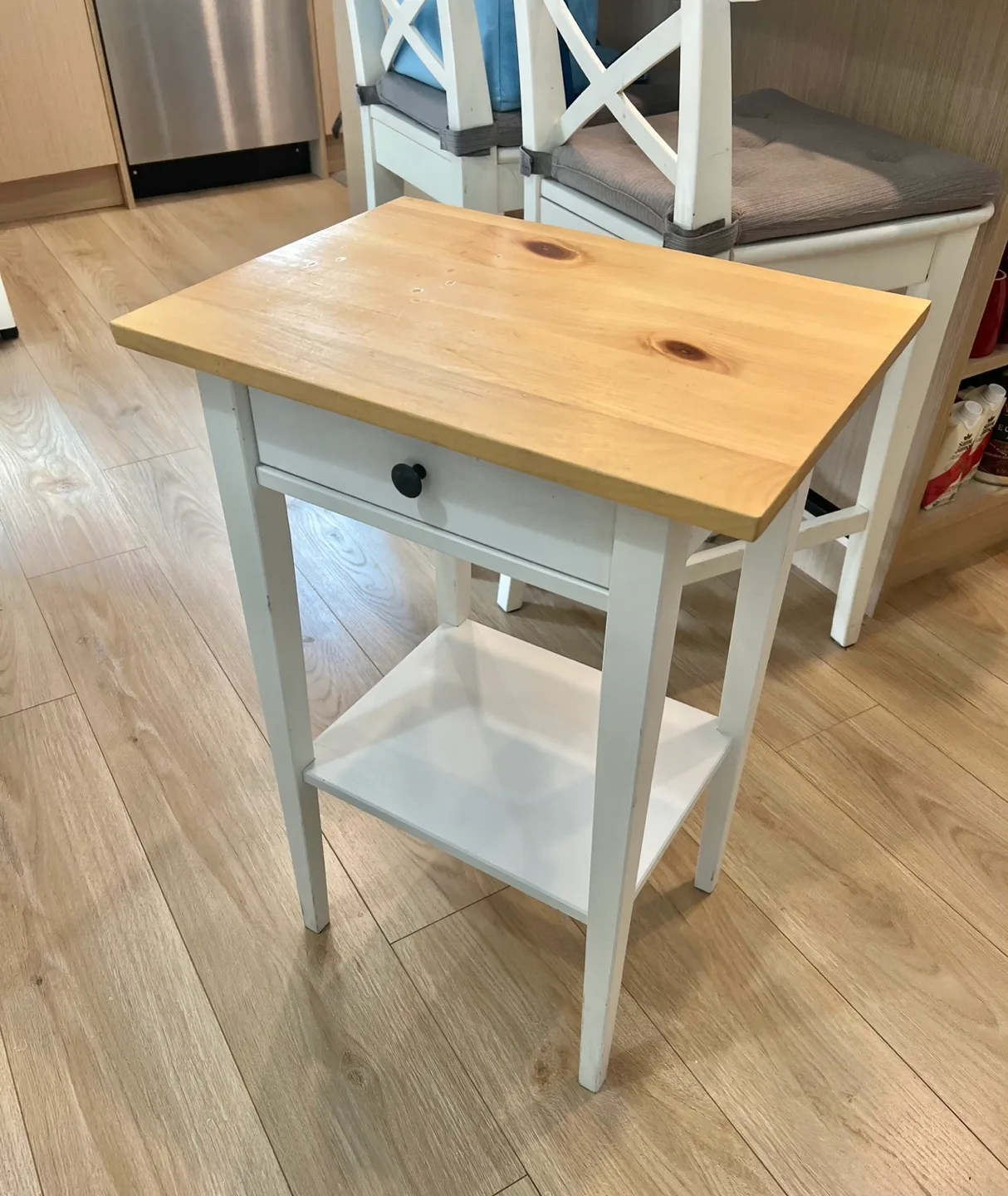 Farmhouse style side table, 1 drawer image indicator(2)