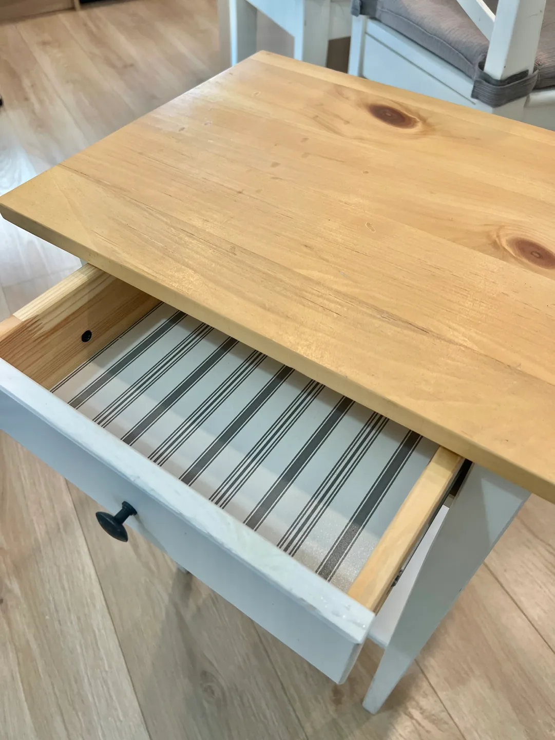 Farmhouse style side table, 1 drawer image indicator(3)