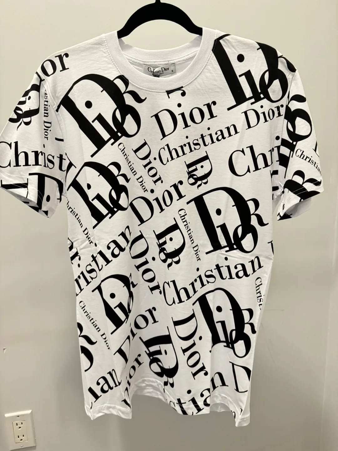 Christian Dior black and white image indicator(2)