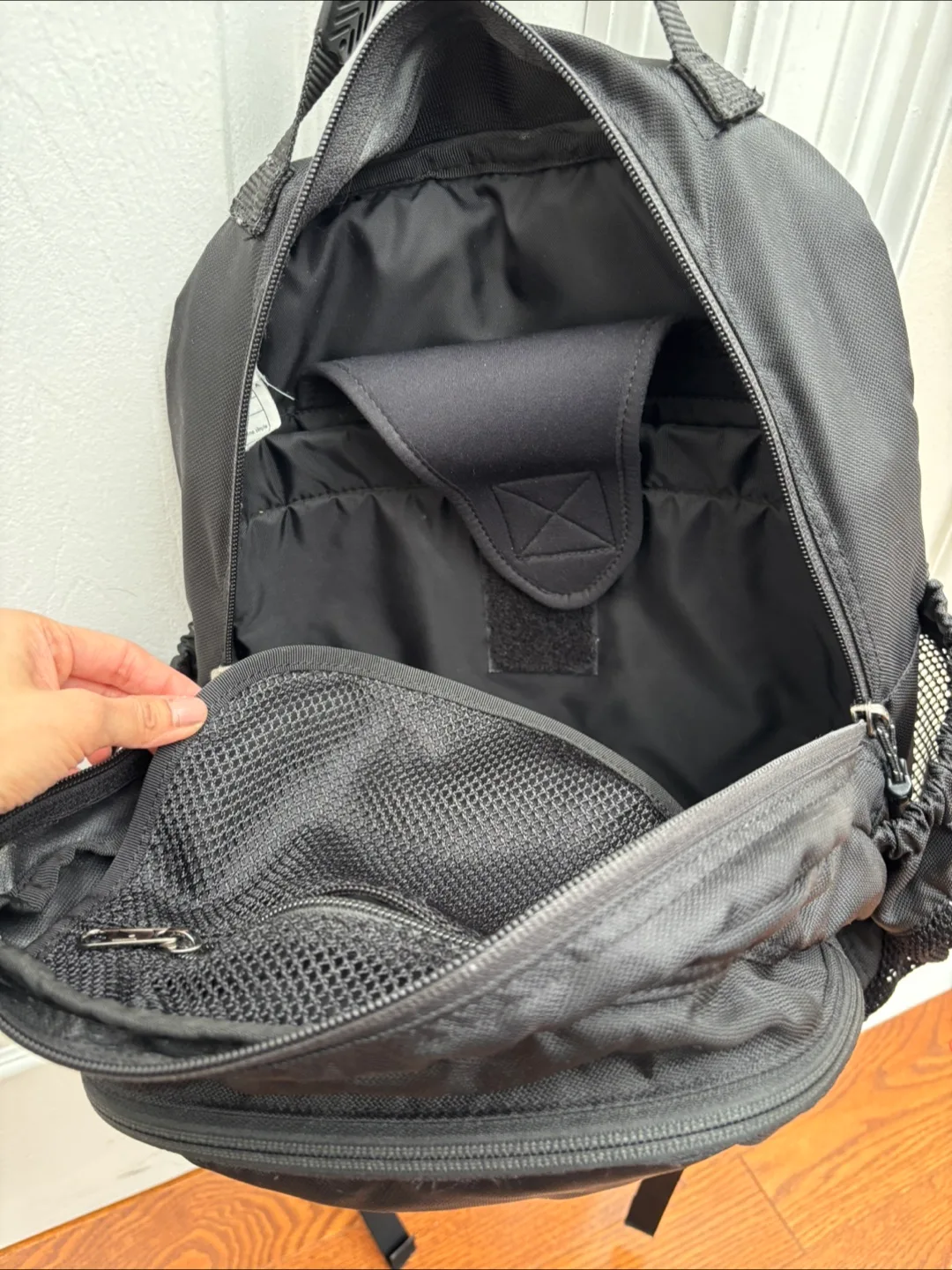 Mountain Equipment Co-op Backpack Black image indicator(4)