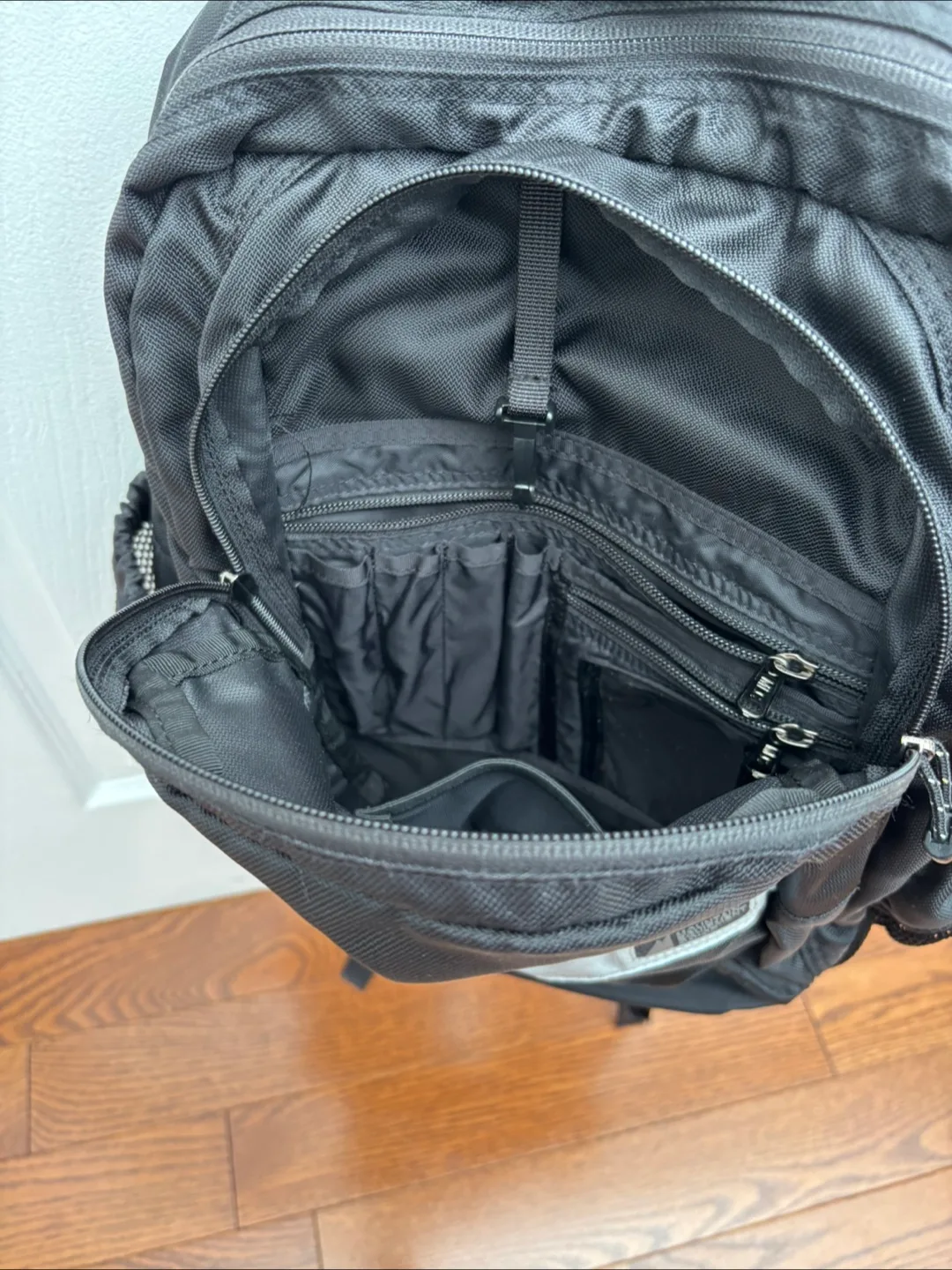 Mountain Equipment Co-op Backpack Black image indicator(3)