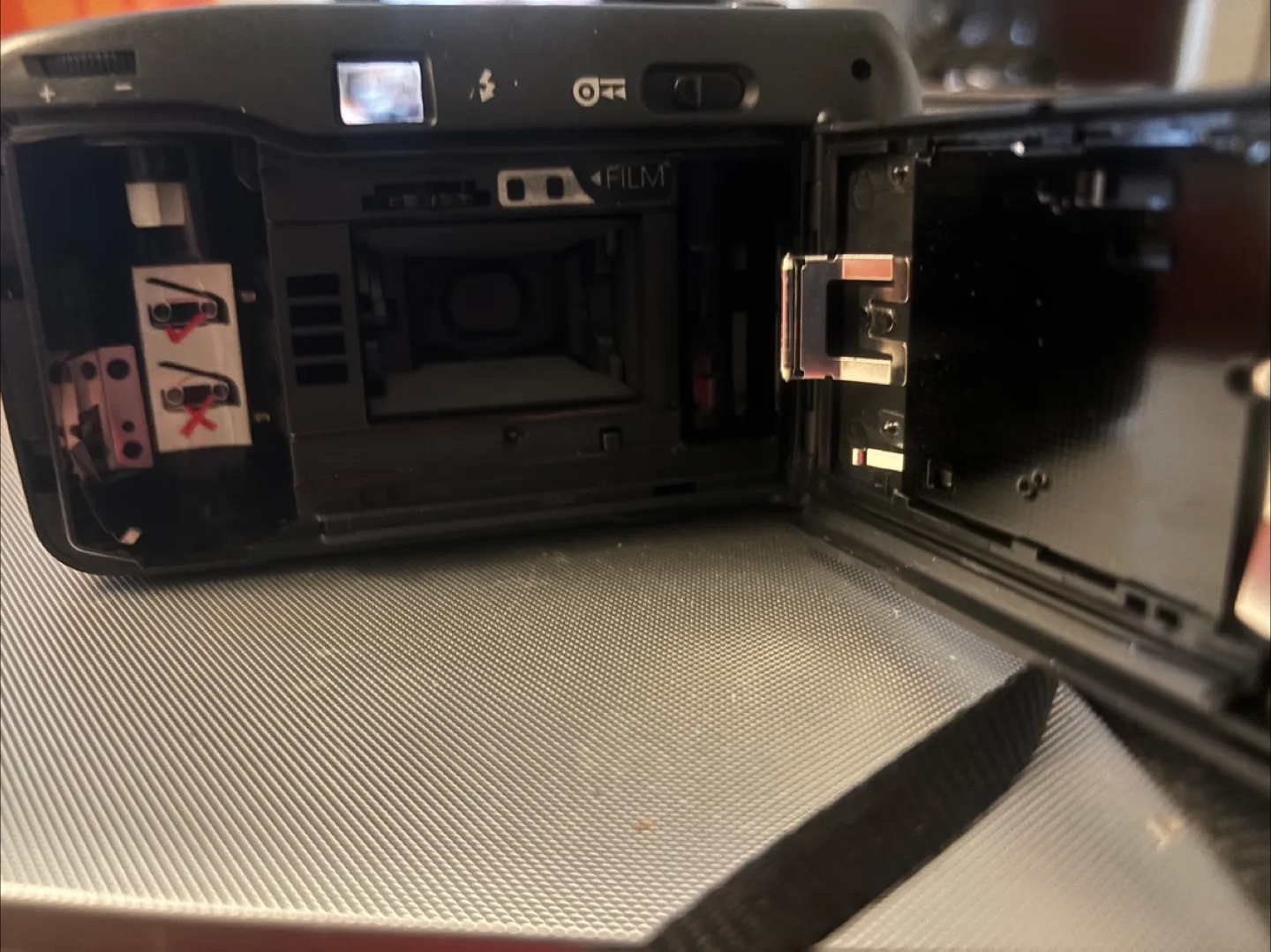 Vintage Yashica Impression Plus 35mm Film Camera image indicator(4)