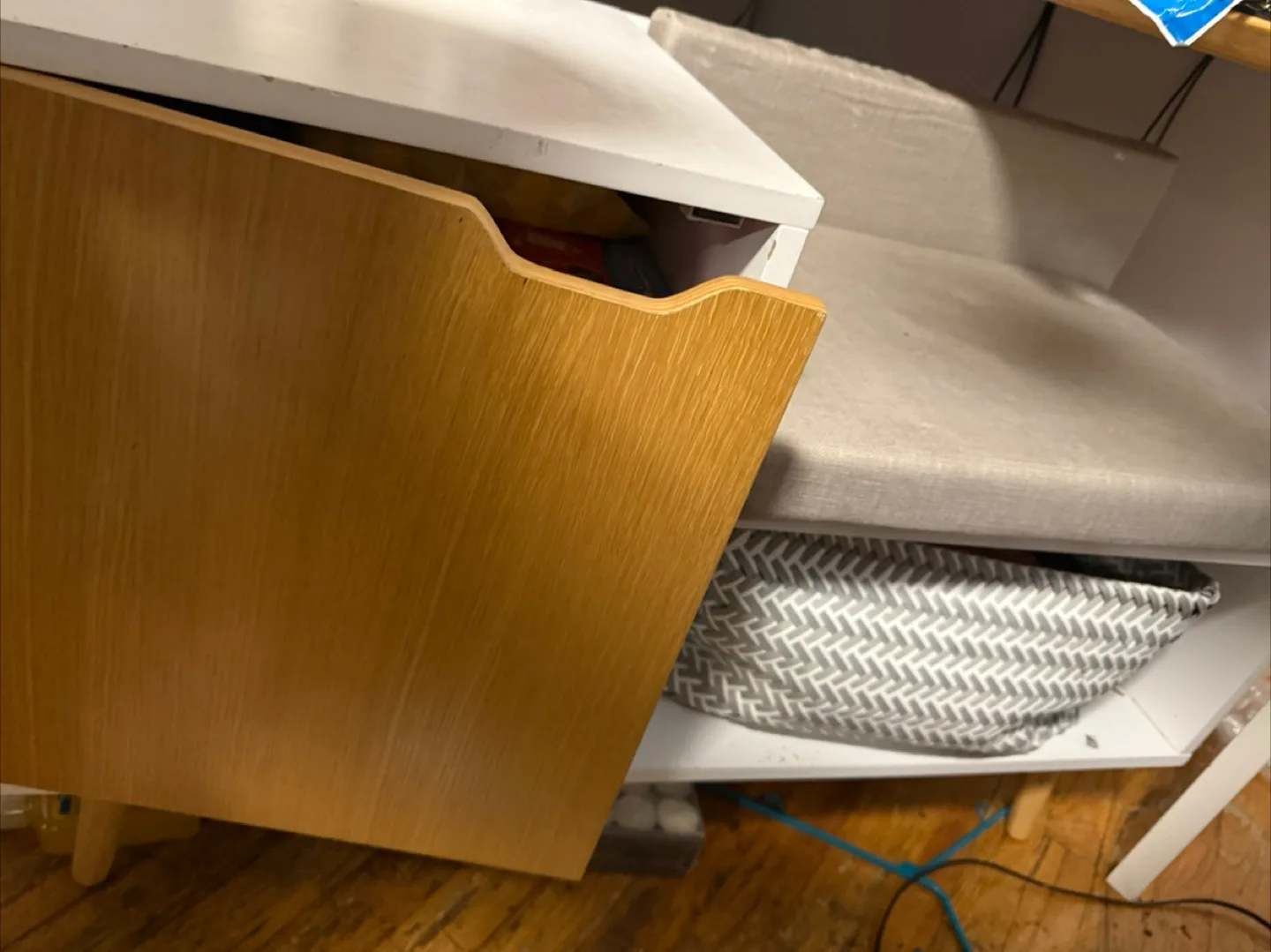 Wooden Bench With Storage image indicator(2)