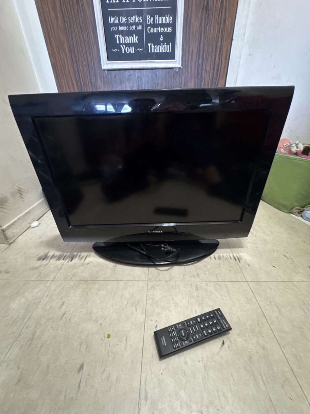 26” Toshiba Television With Remote - photo 4