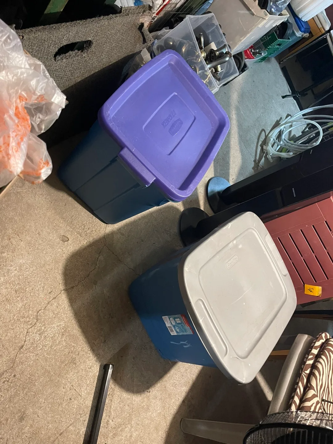 Storage Bins 3 with cover 2 has no cover image indicator(4)