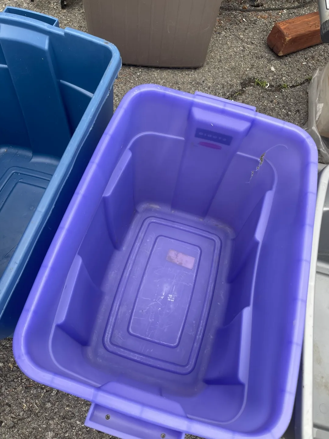 Storage Bins 3 with cover 2 has no cover image indicator(2)