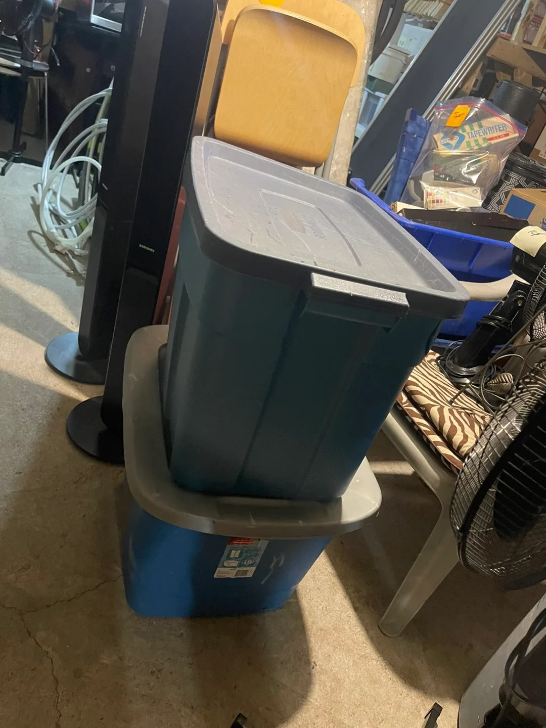 Storage Bins 3 with cover 2 has no cover image indicator(5)