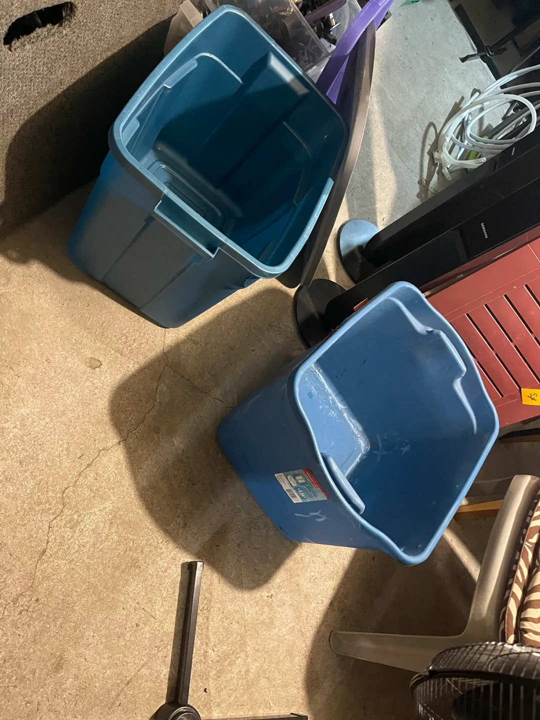 Storage Bins 3 with cover 2 has no cover image indicator(3)